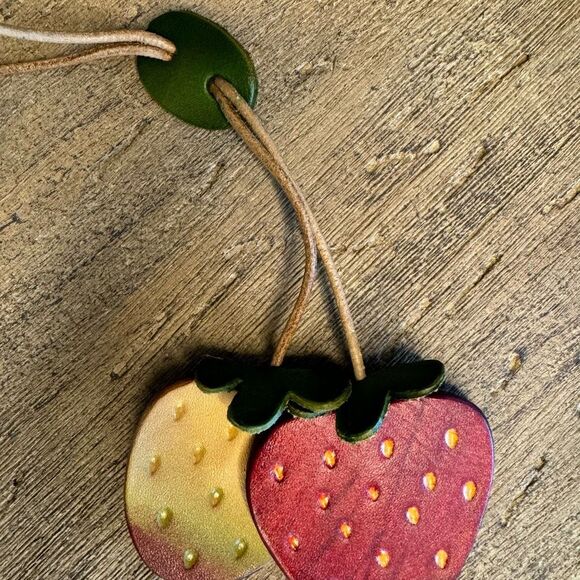 Strawberry Bag Charm Genuine Leather Crossbody Purse Bag NEW - Picture 7 of 8